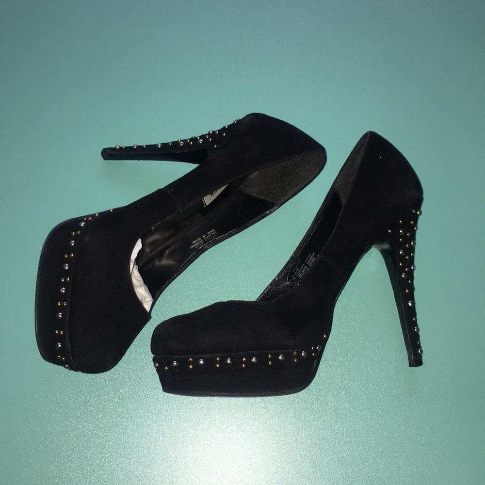 Steve Madden ~ Black Faux Seude Pumps